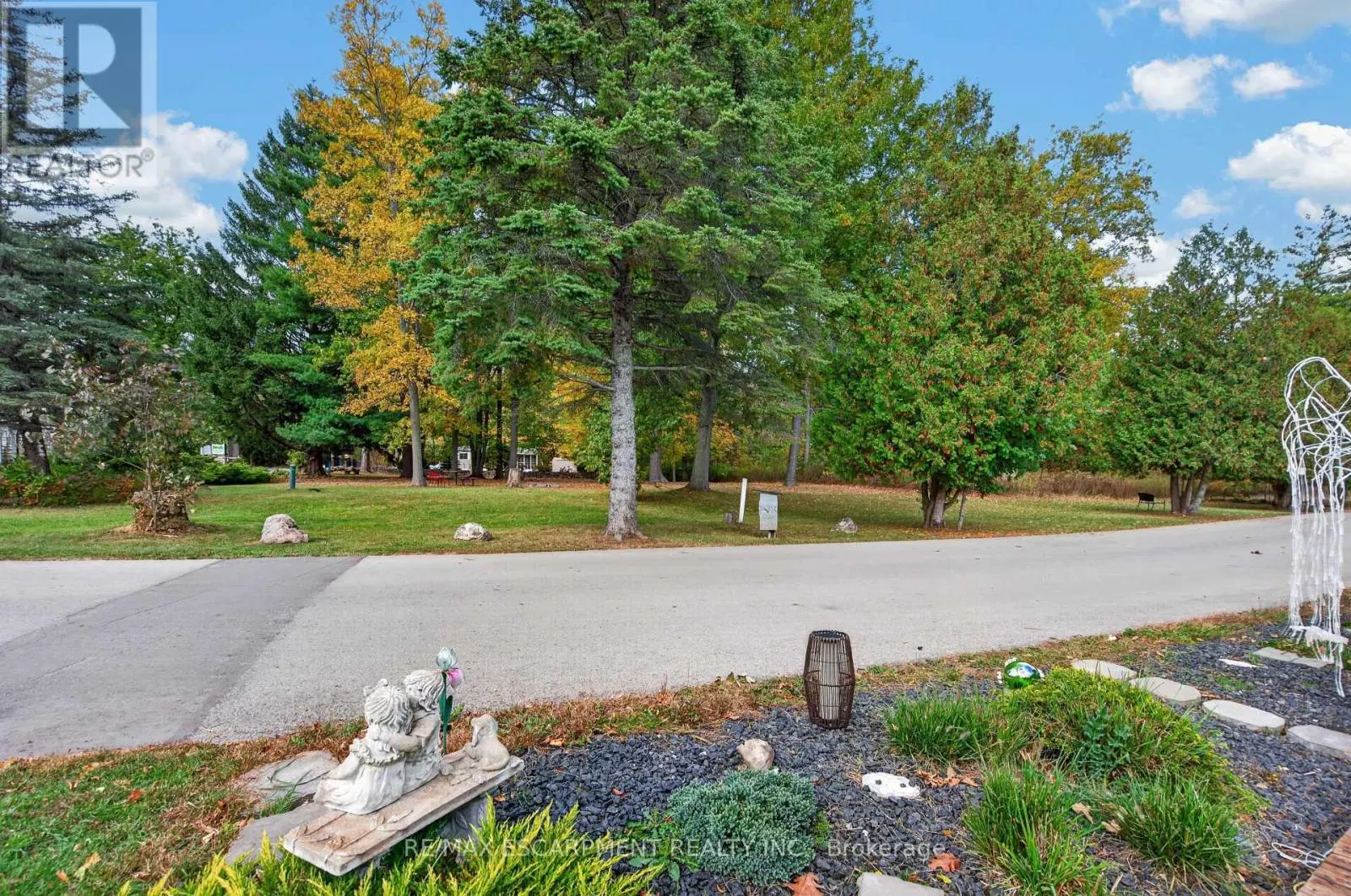 5 OAK STREET - 4449 MILBUROUGH LINE