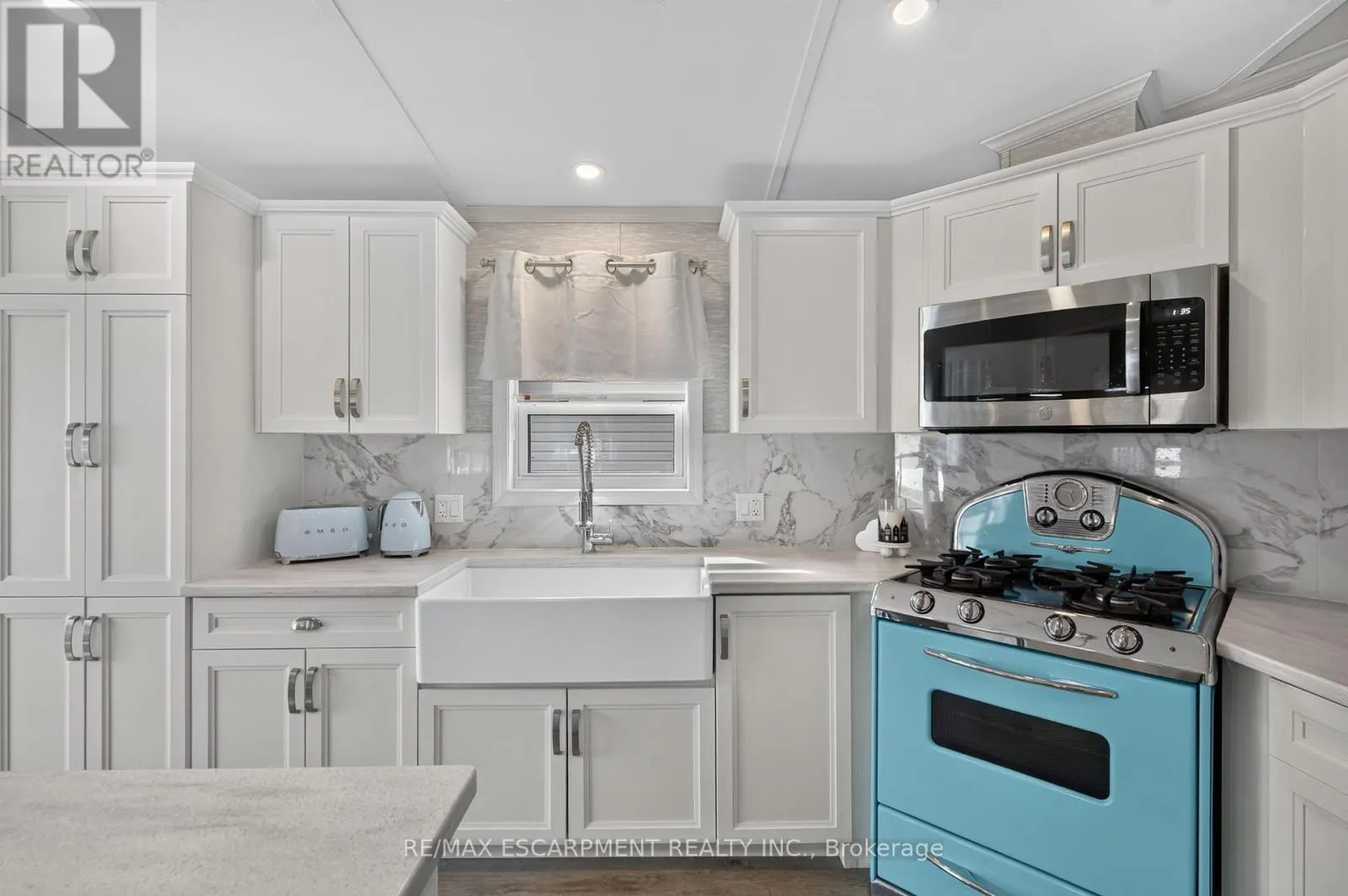 5 OAK STREET - 4449 MILBUROUGH LINE