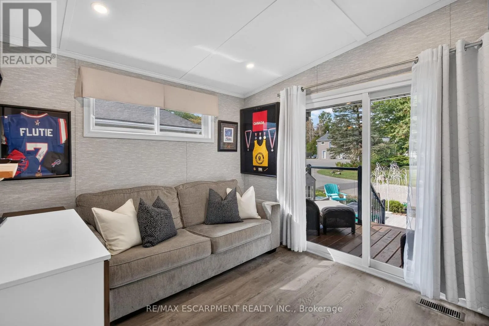 5 OAK STREET - 4449 MILBUROUGH LINE