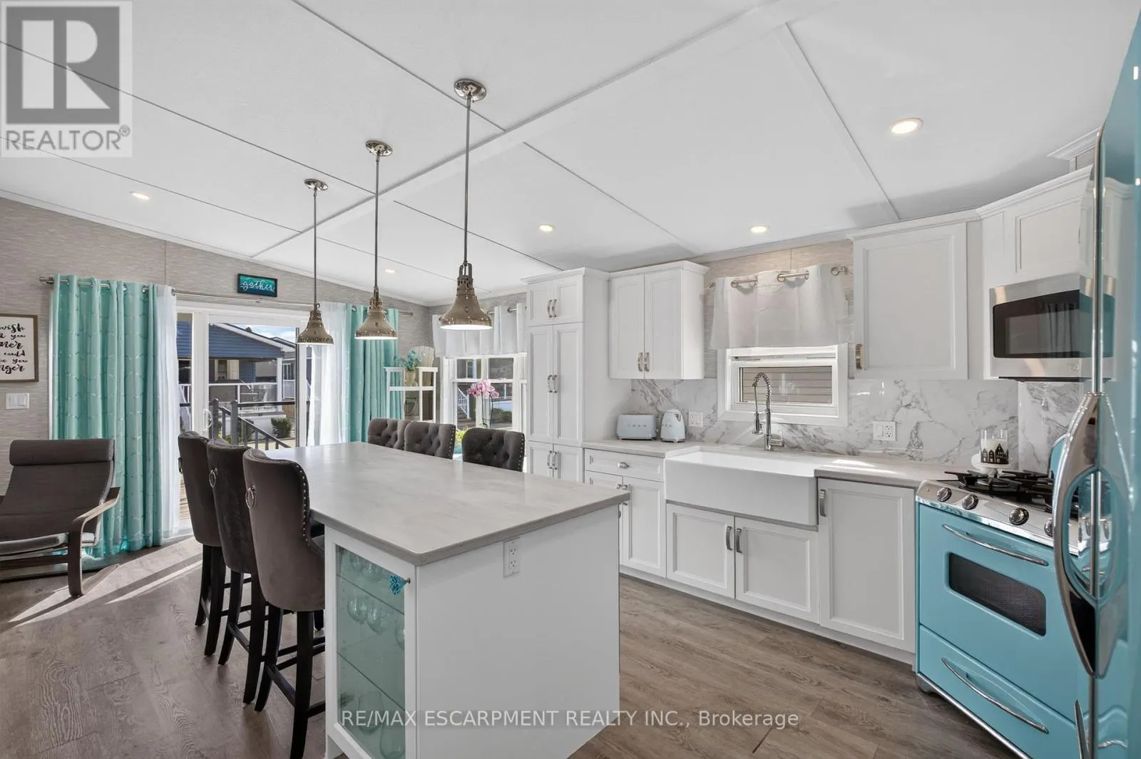 5 OAK STREET - 4449 MILBUROUGH LINE