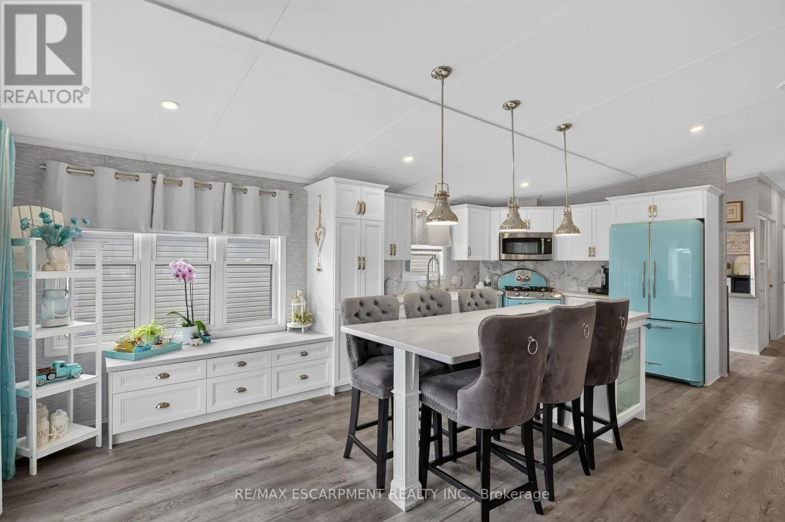 5 OAK STREET - 4449 MILBUROUGH LINE