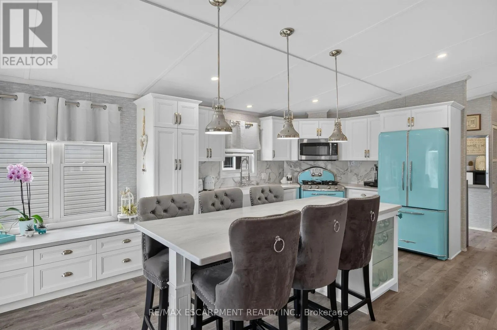 5 OAK STREET - 4449 MILBUROUGH LINE