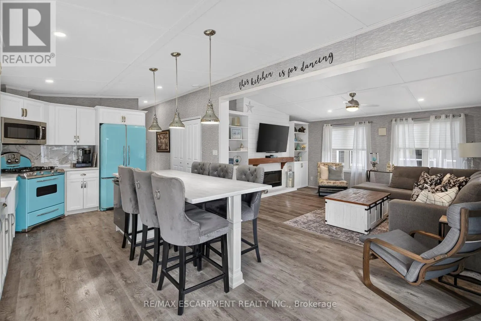 5 OAK STREET - 4449 MILBUROUGH LINE