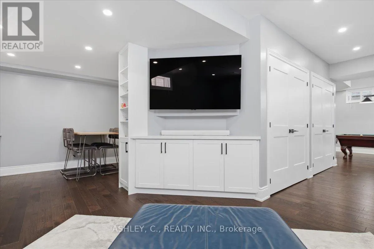 2177 VINELAND CRESCENT