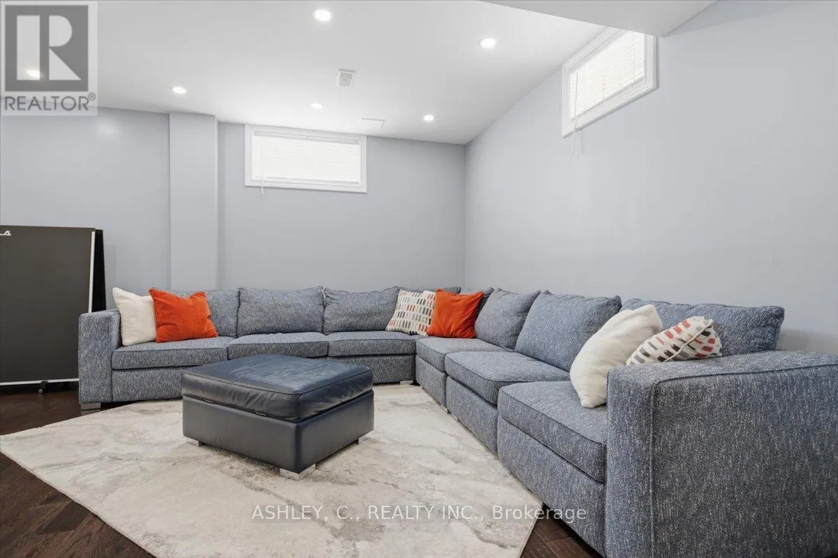 2177 VINELAND CRESCENT