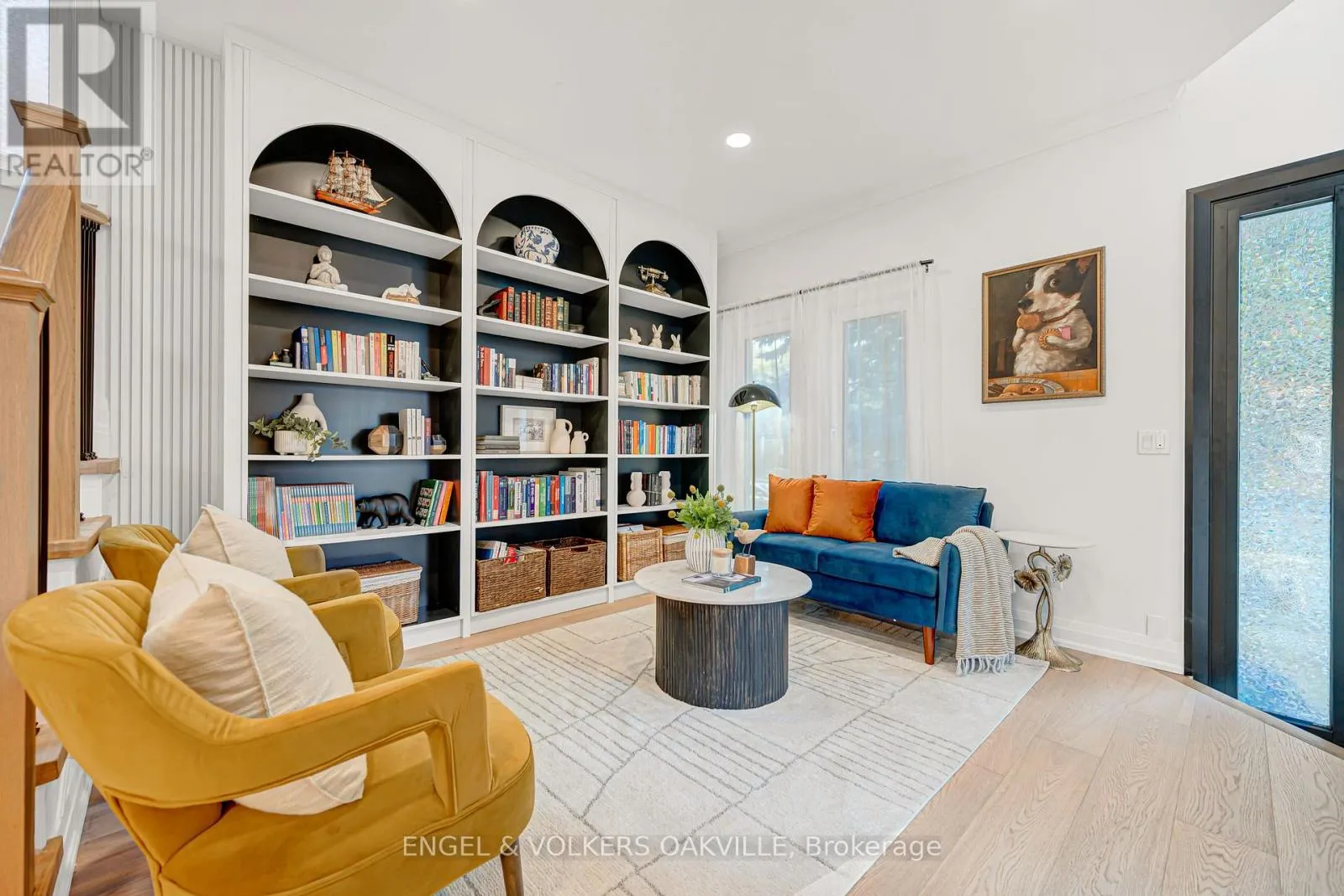 2592 CASTLE HILL CRESCENT