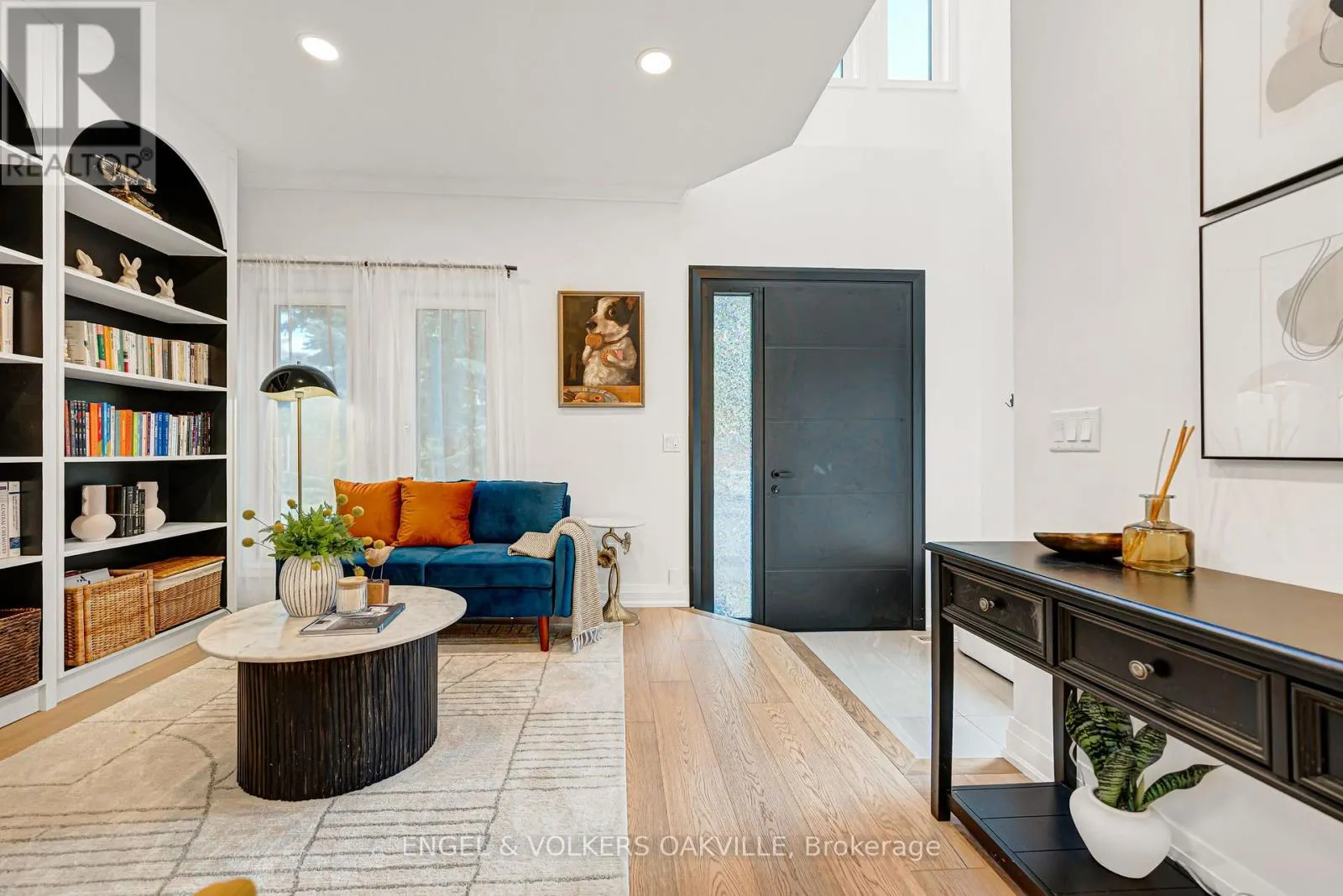 2592 CASTLE HILL CRESCENT