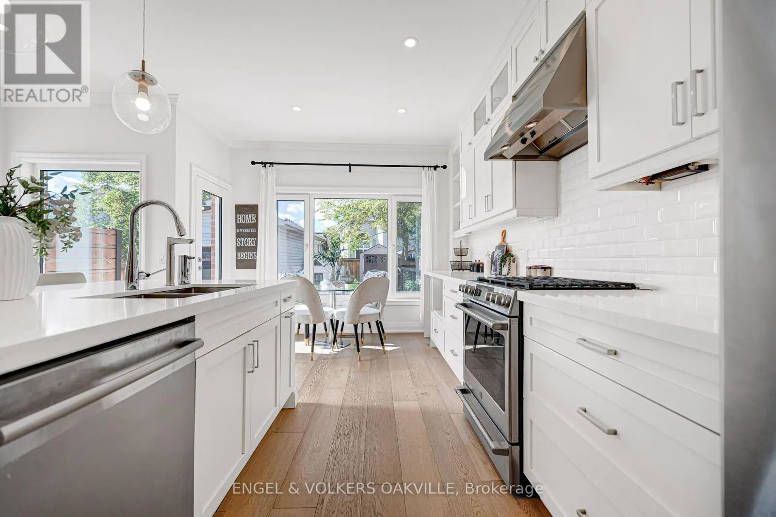 2592 CASTLE HILL CRESCENT