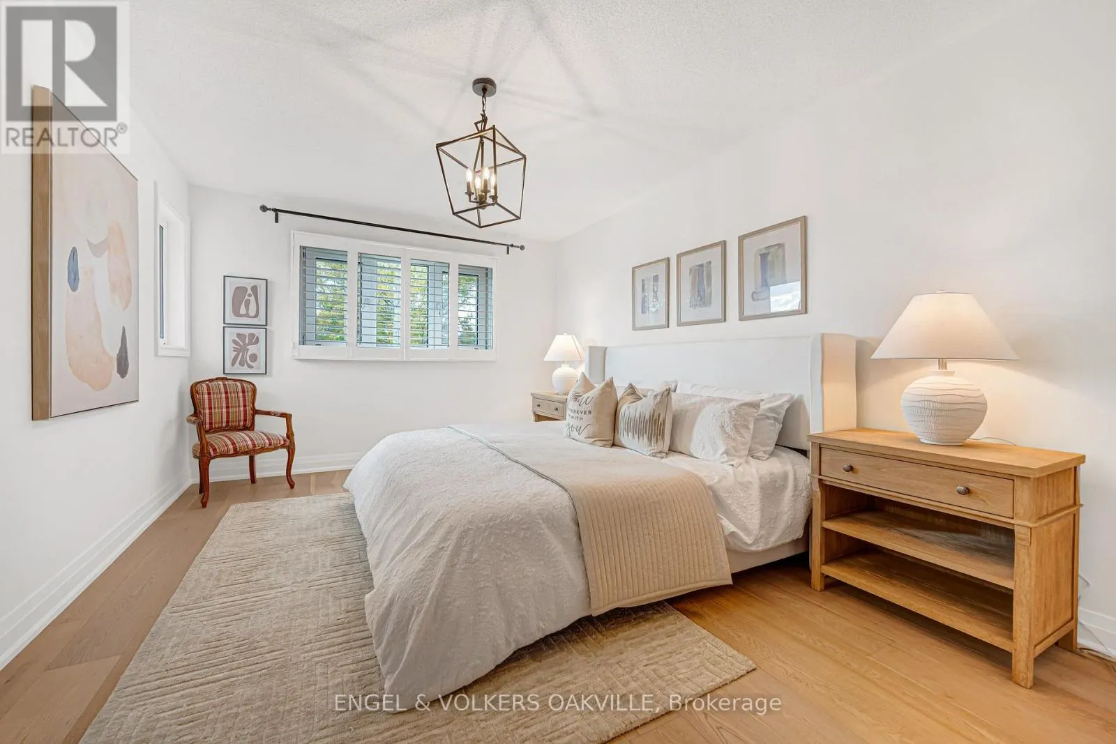2592 CASTLE HILL CRESCENT