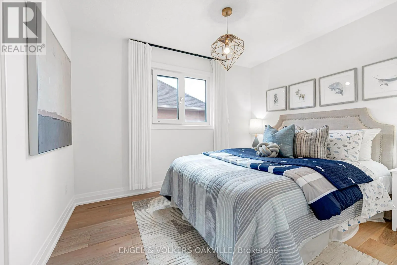 2592 CASTLE HILL CRESCENT