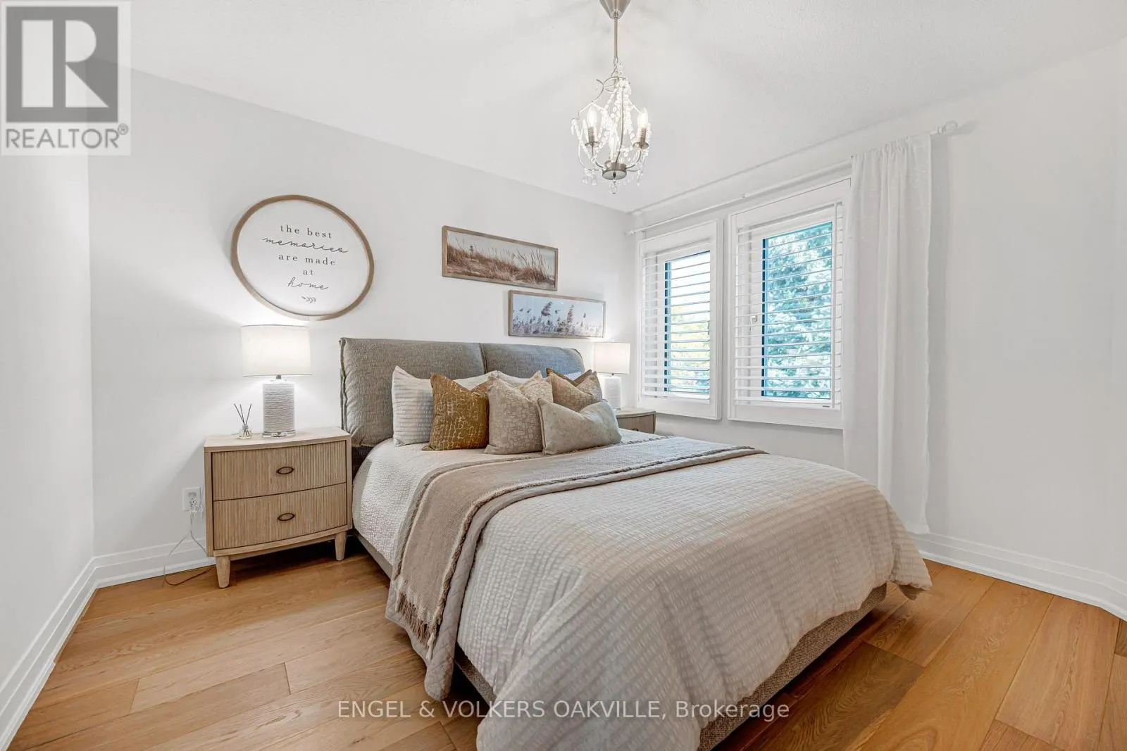 2592 CASTLE HILL CRESCENT