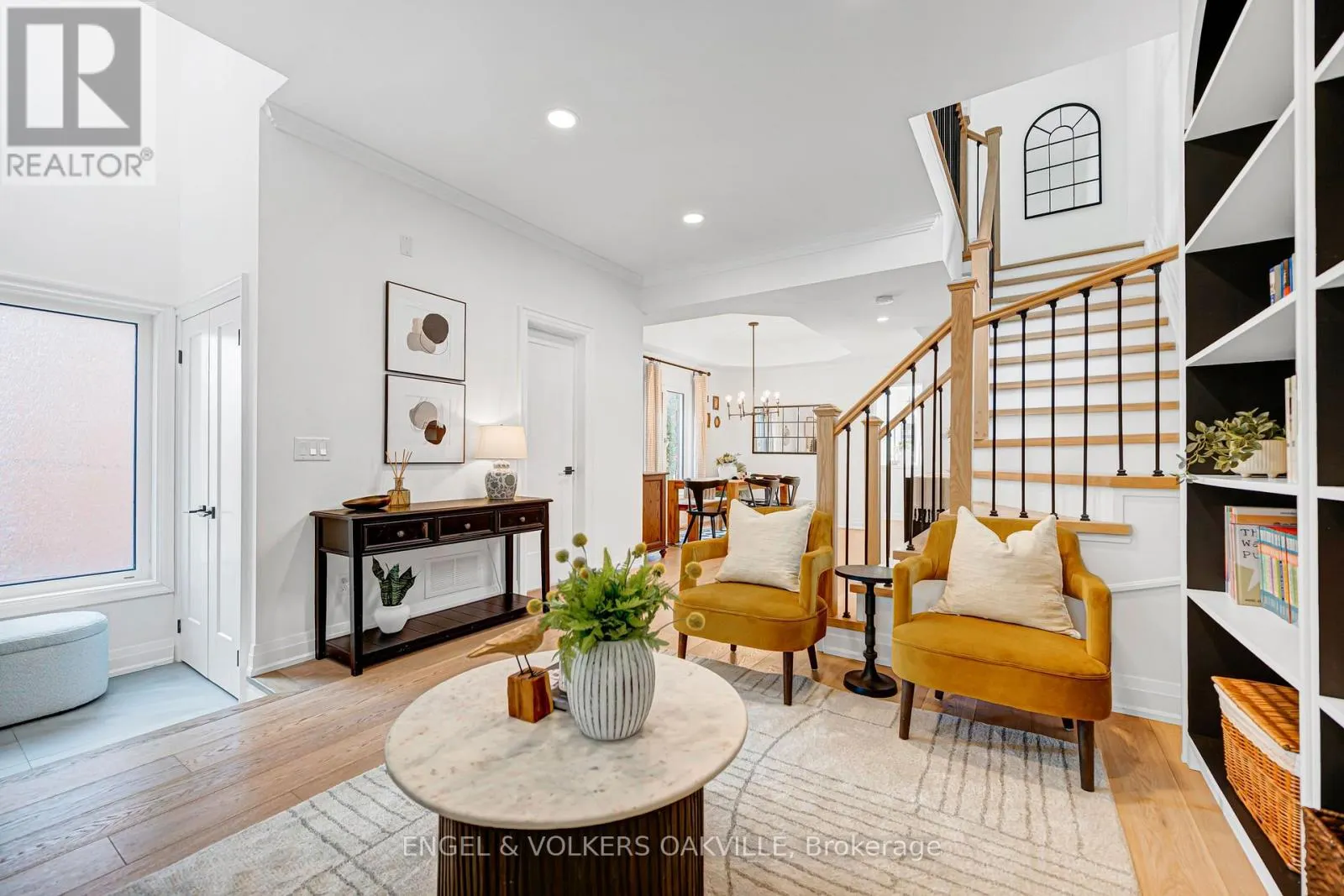 2592 CASTLE HILL CRESCENT