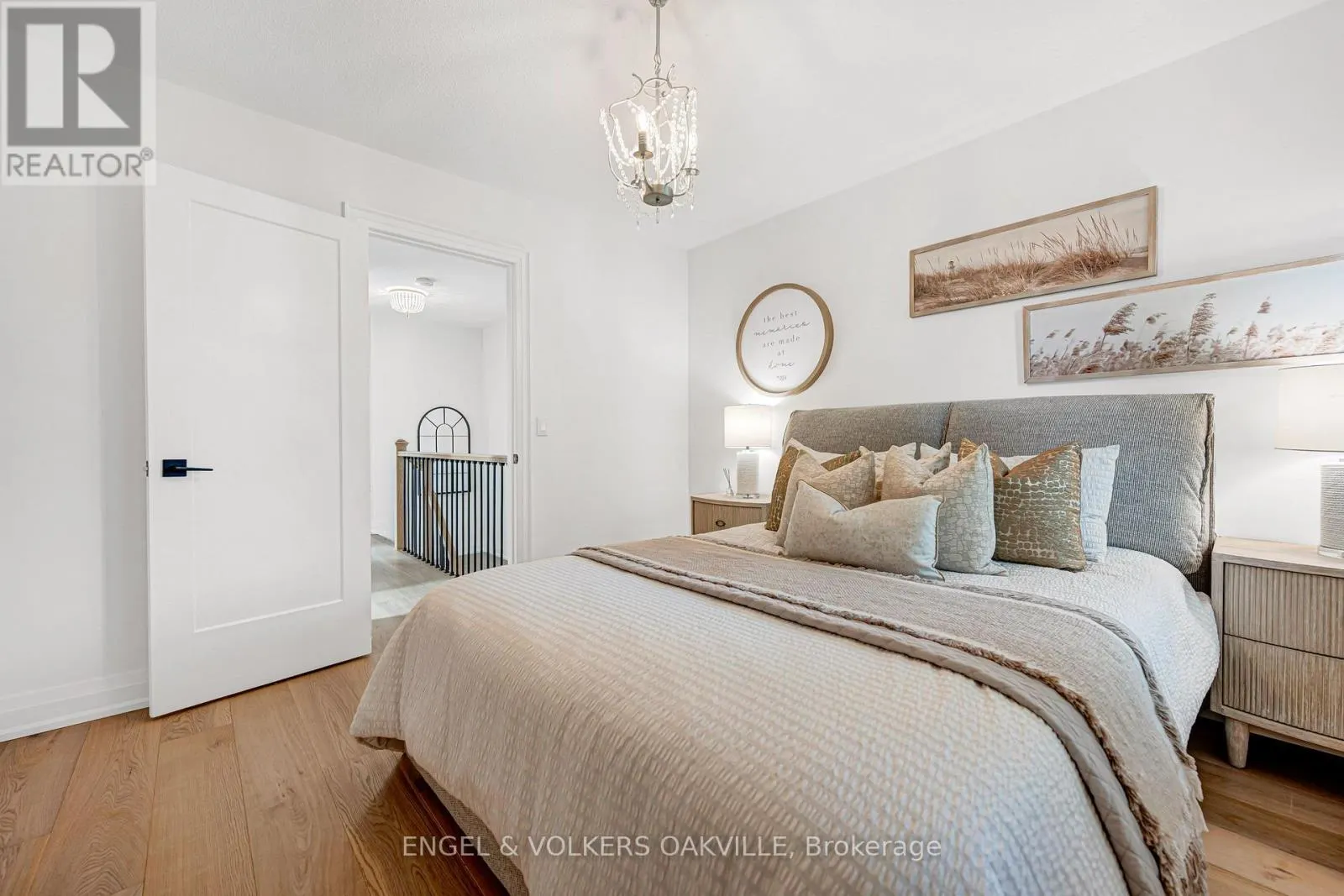 2592 CASTLE HILL CRESCENT