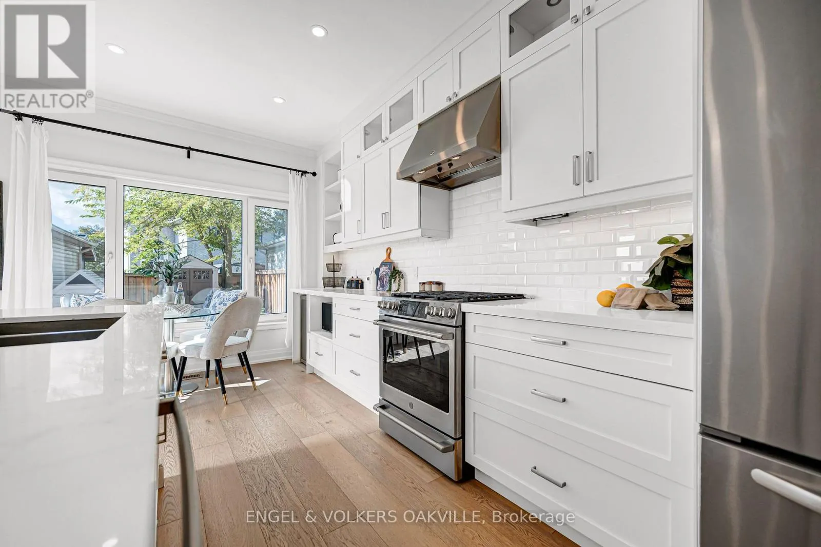 2592 CASTLE HILL CRESCENT