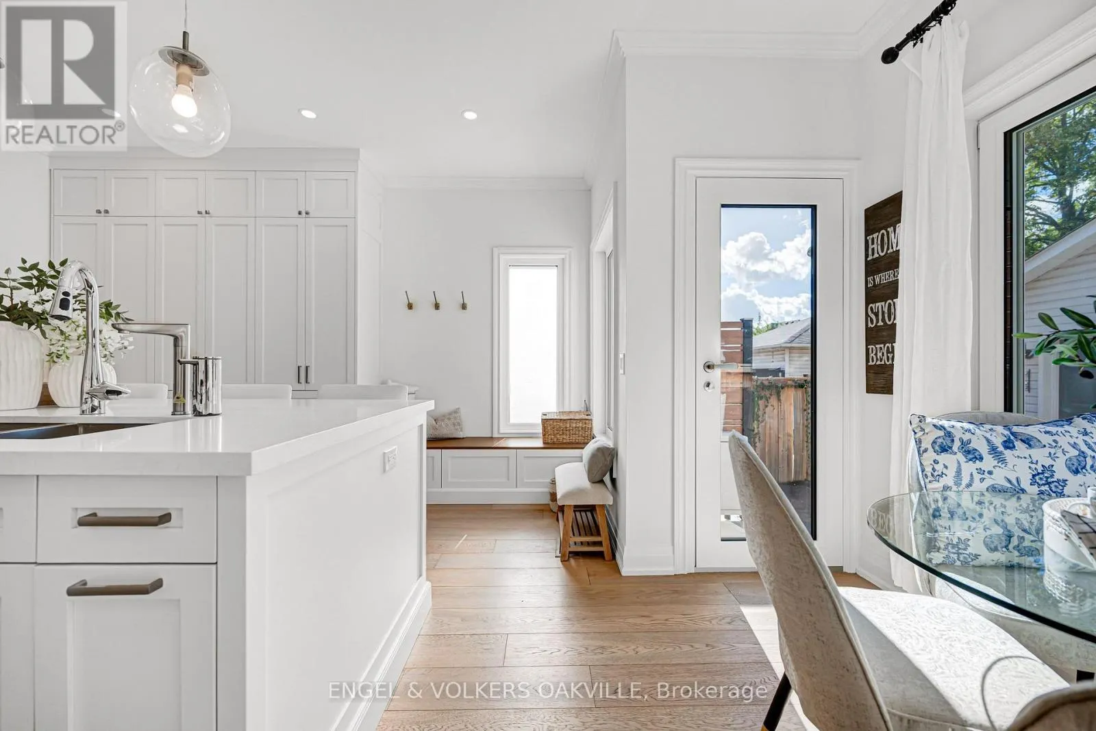 2592 CASTLE HILL CRESCENT