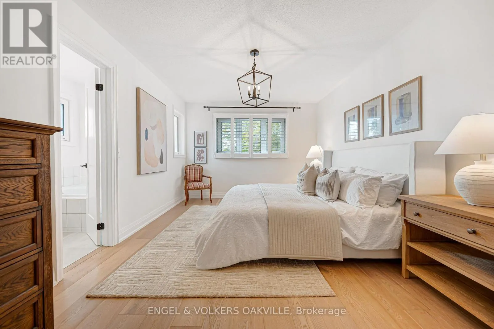 2592 CASTLE HILL CRESCENT