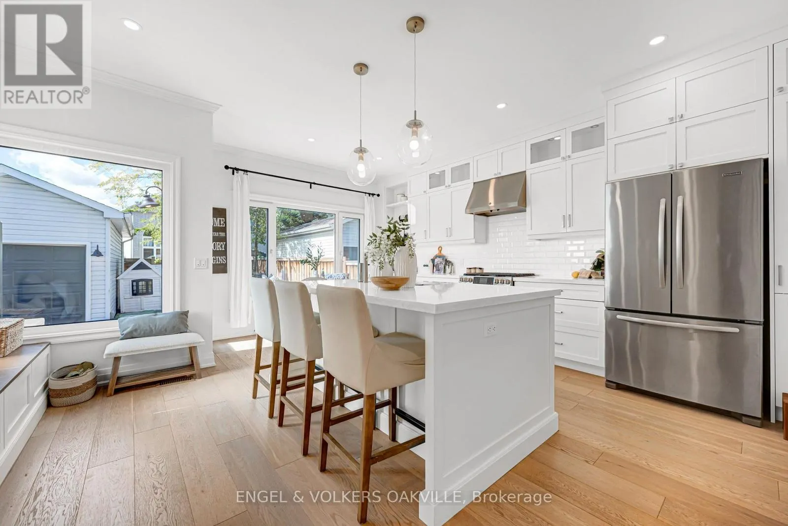 2592 CASTLE HILL CRESCENT
