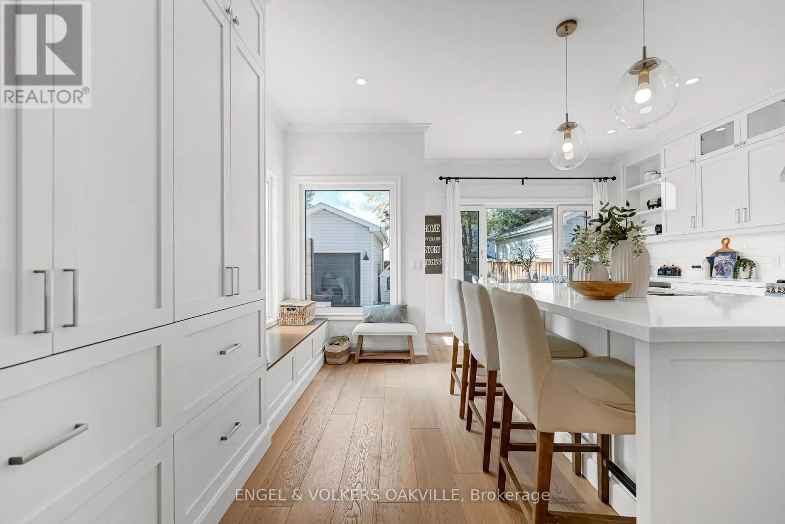 2592 CASTLE HILL CRESCENT
