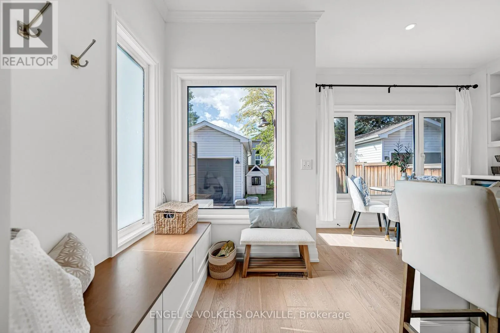 2592 CASTLE HILL CRESCENT