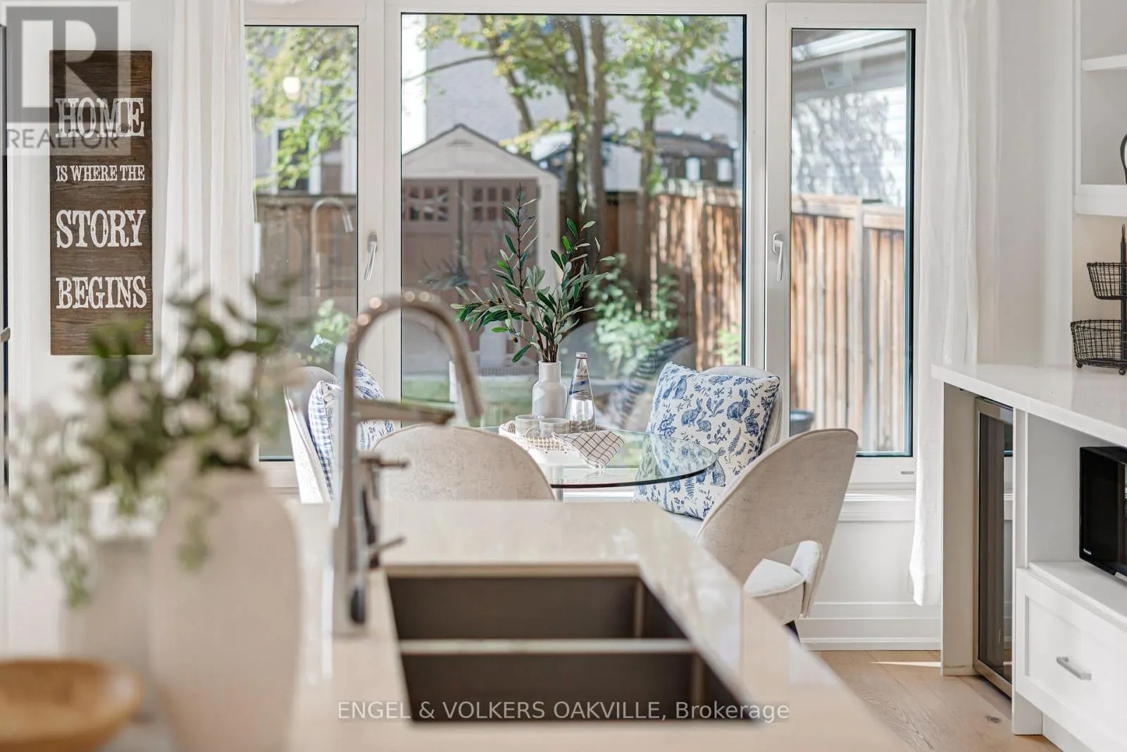 2592 CASTLE HILL CRESCENT