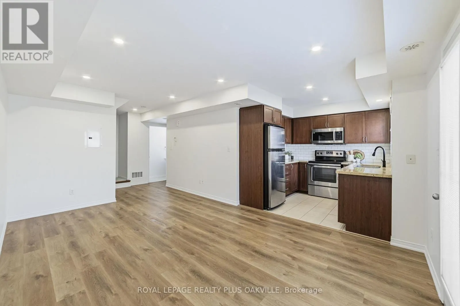 6 - 2464 POST ROAD