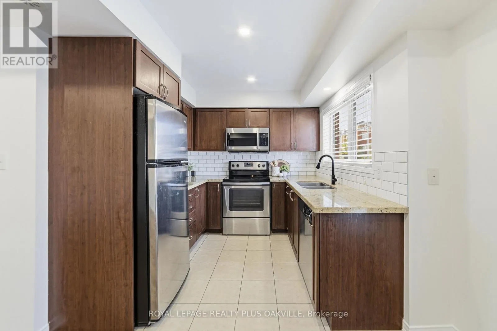 6 - 2464 POST ROAD