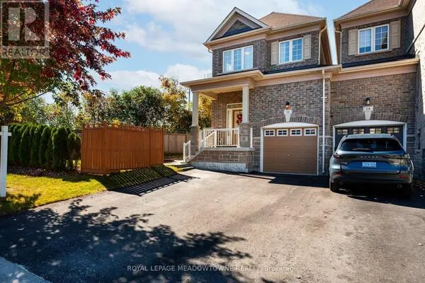 16 RIDGEGATE CRESCENT