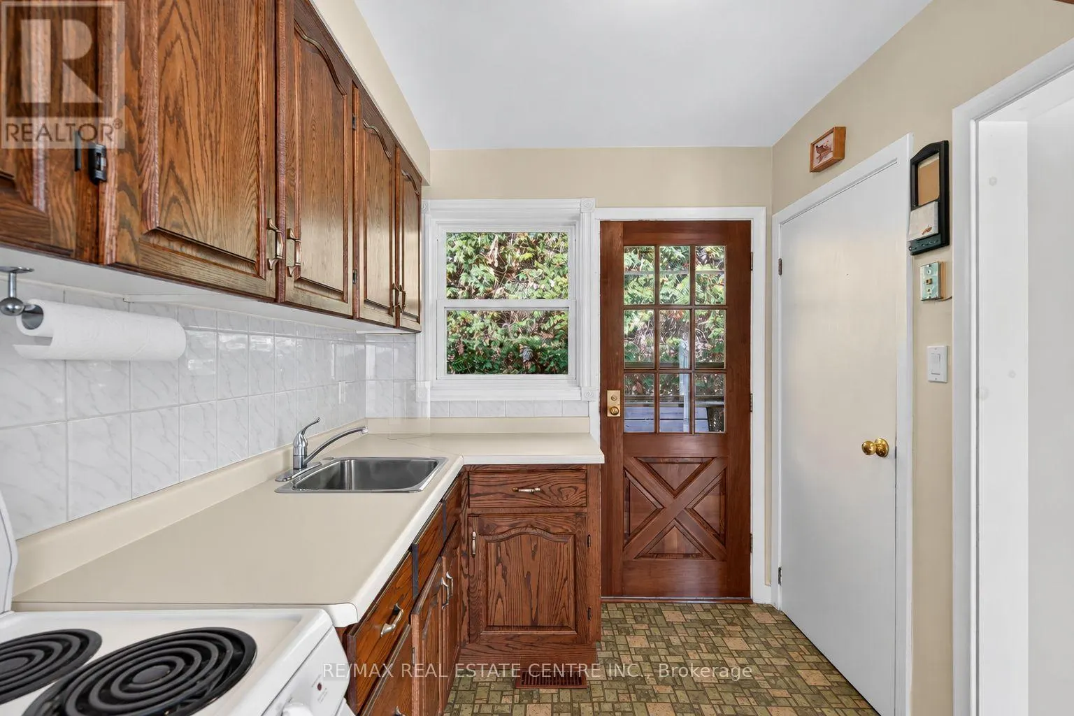 226 ELMWOOD CRESCENT