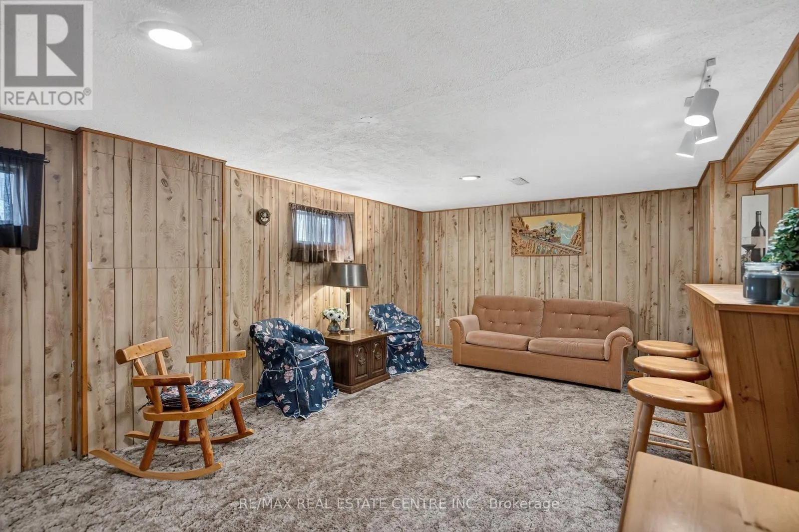 226 ELMWOOD CRESCENT