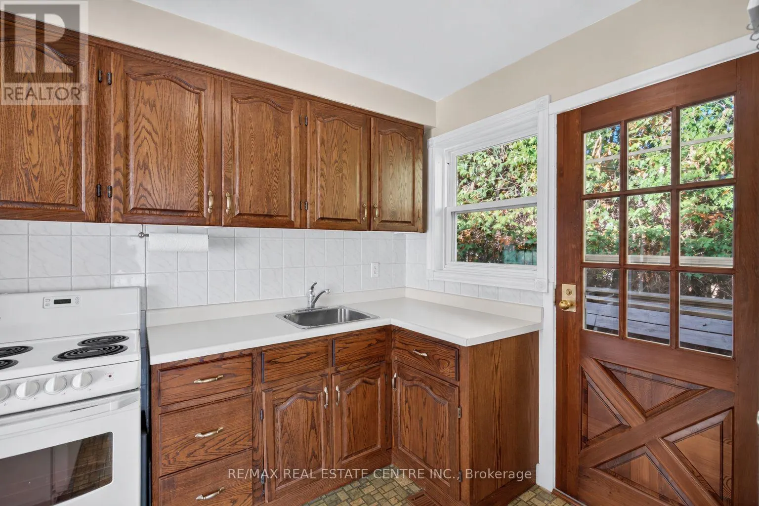 226 ELMWOOD CRESCENT