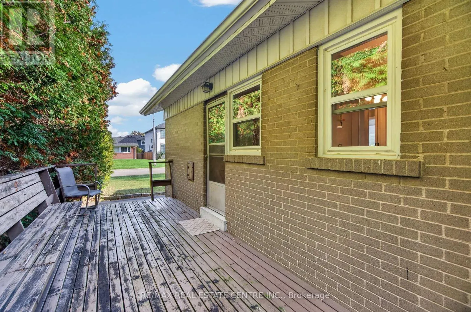 226 ELMWOOD CRESCENT