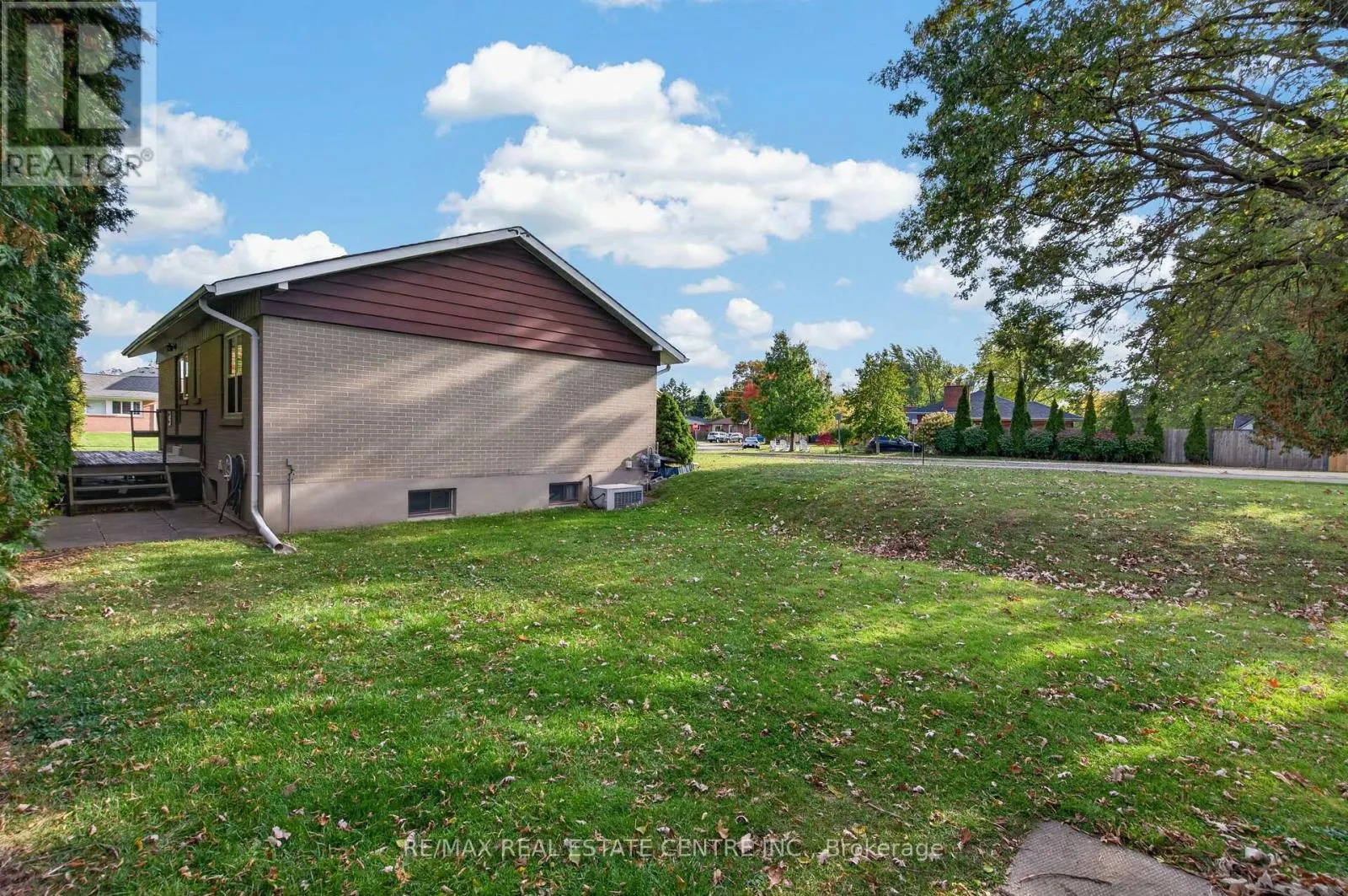 226 ELMWOOD CRESCENT