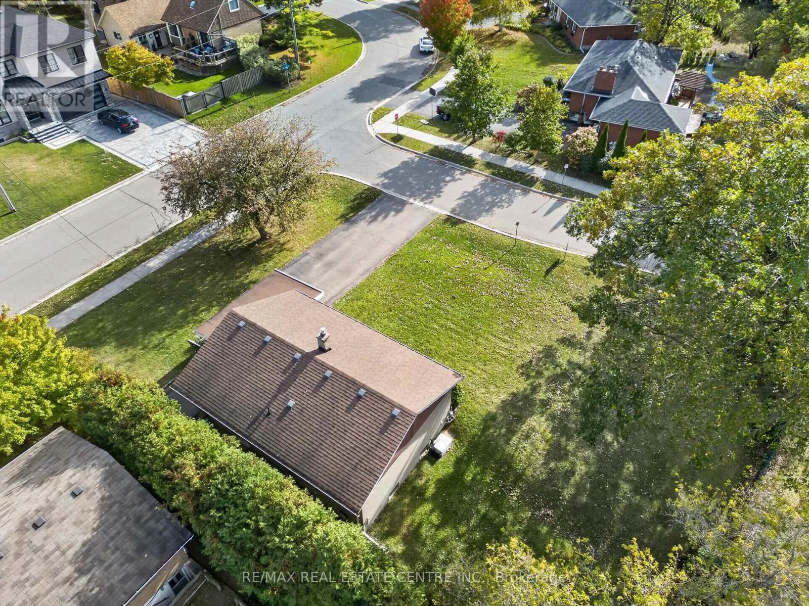 226 ELMWOOD CRESCENT