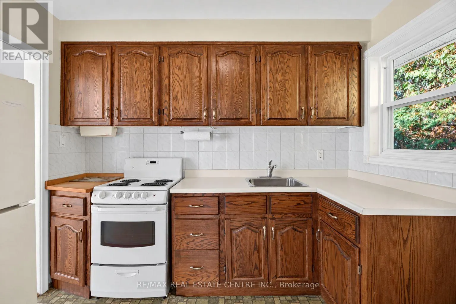 226 ELMWOOD CRESCENT