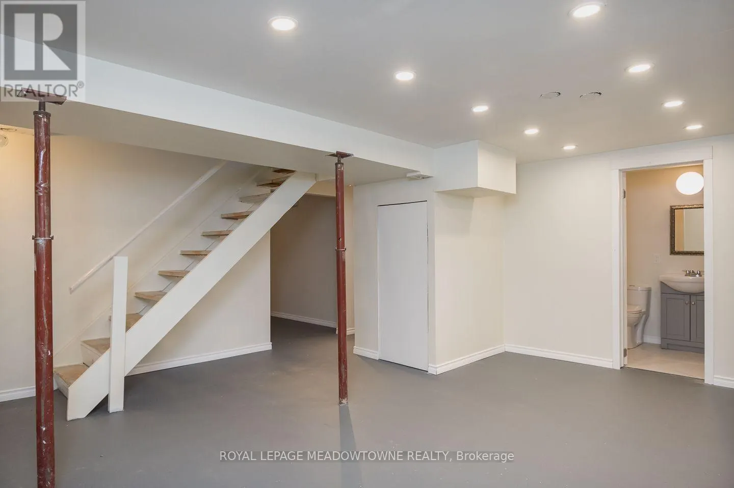 855 GOVERNORS COURT