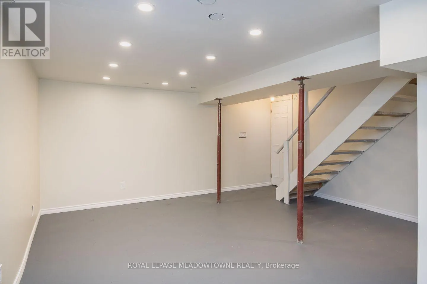 855 GOVERNORS COURT