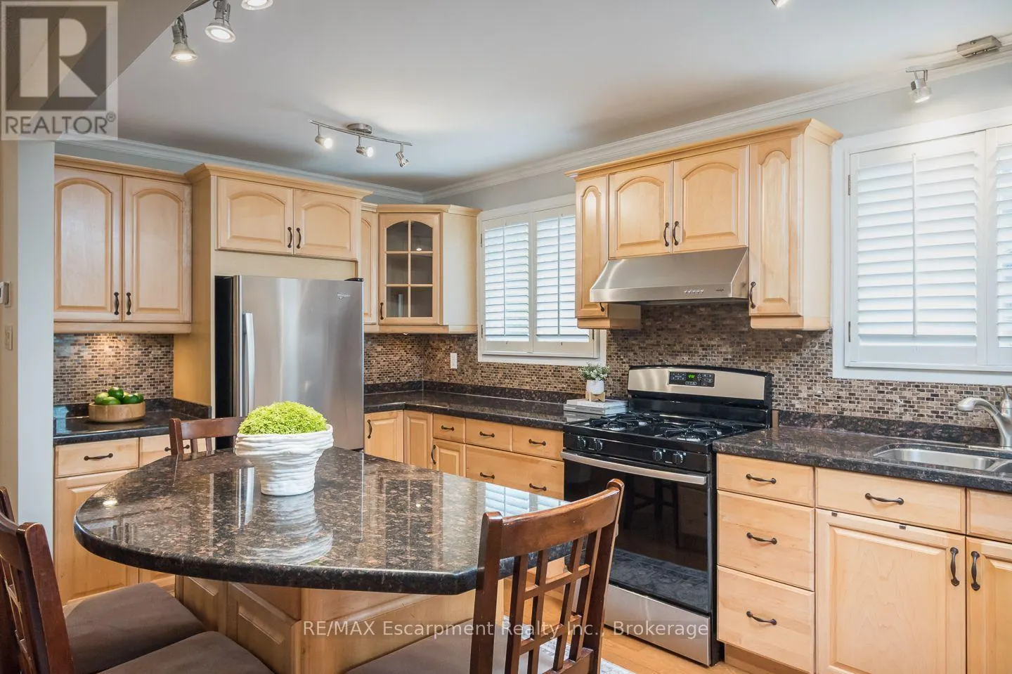 1237 REDBANK CRESCENT