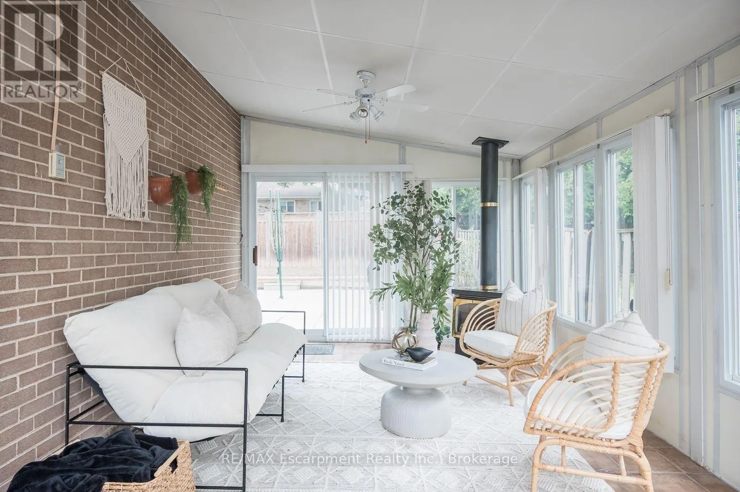1237 REDBANK CRESCENT