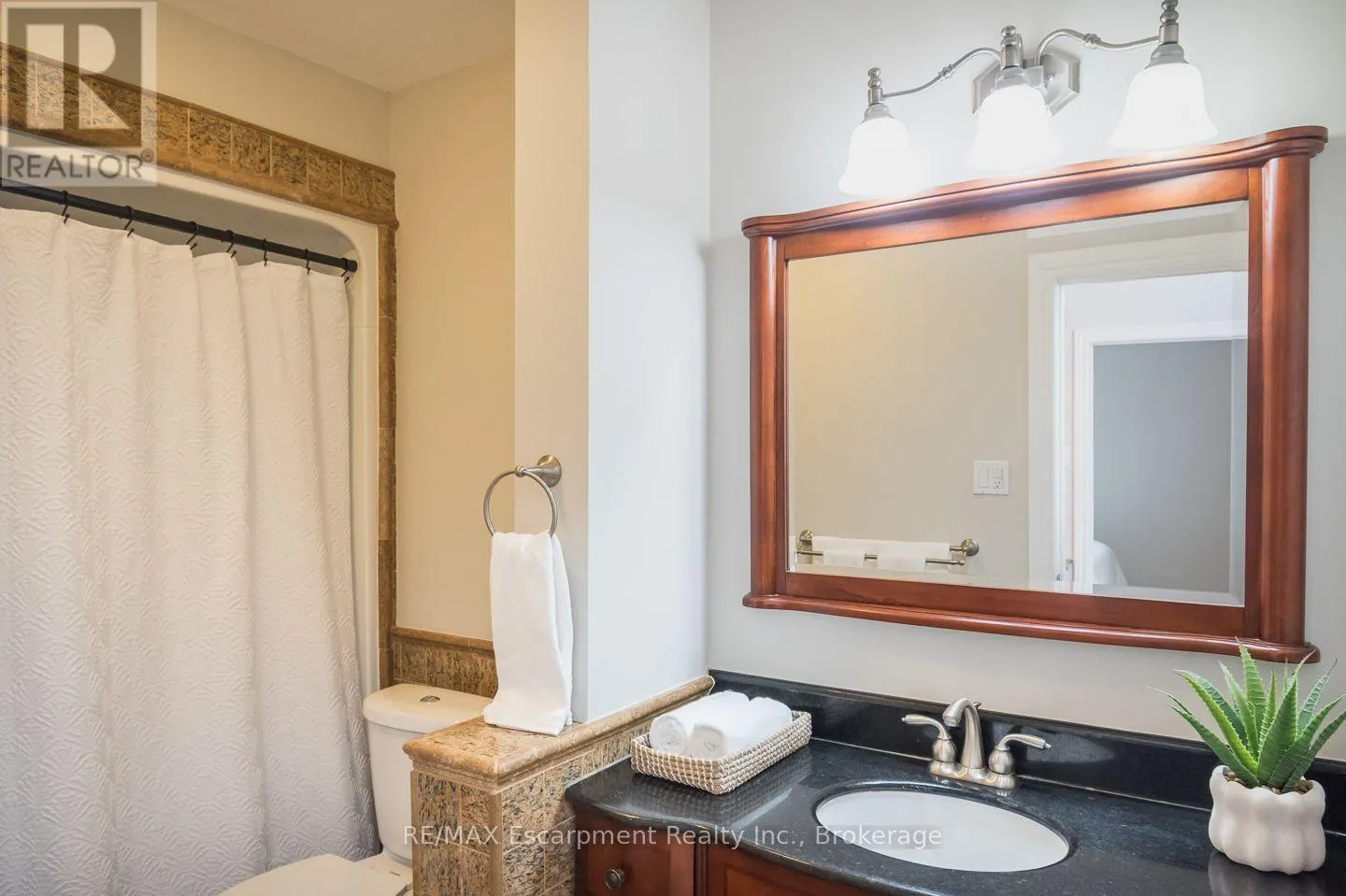 1237 REDBANK CRESCENT