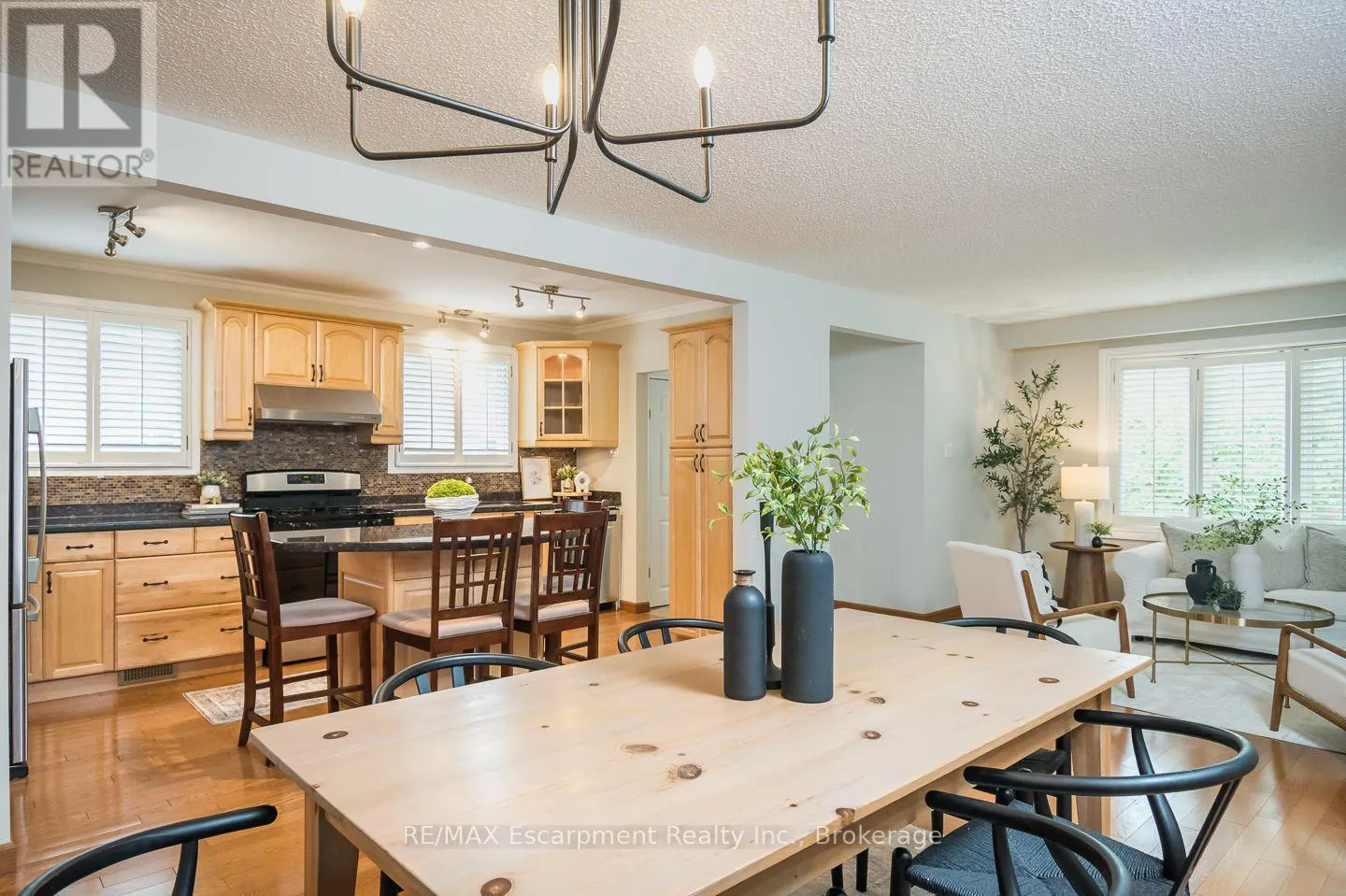1237 REDBANK CRESCENT