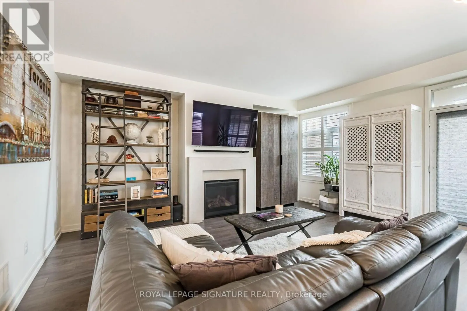 3121 MINTWOOD CIRCLE