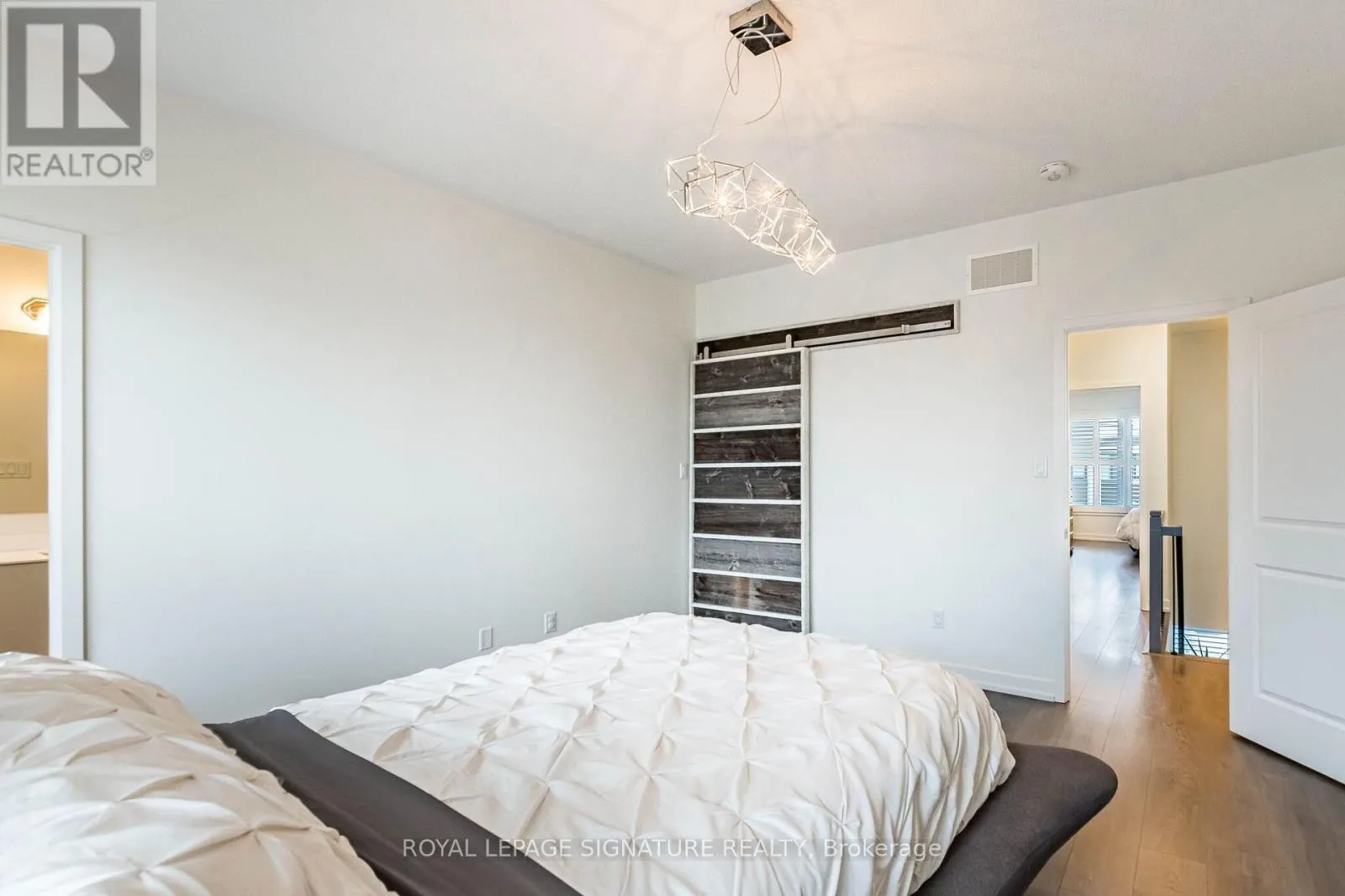 3121 MINTWOOD CIRCLE