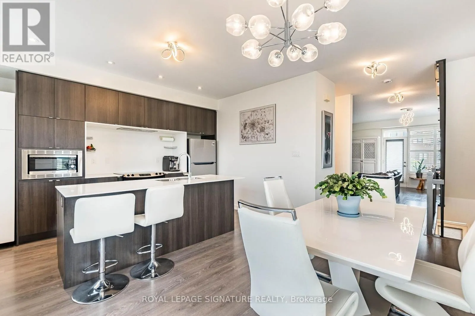 3121 MINTWOOD CIRCLE