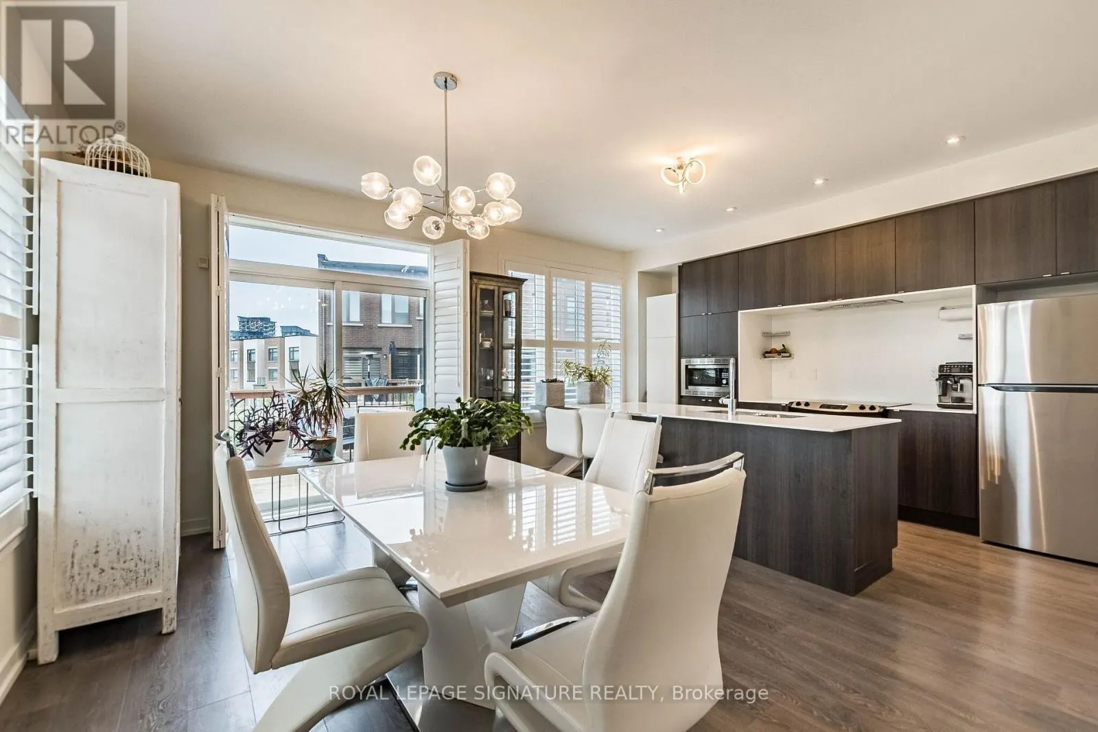 3121 MINTWOOD CIRCLE