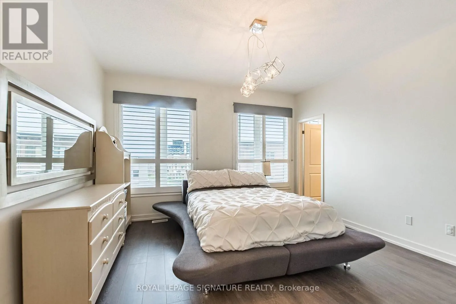 3121 MINTWOOD CIRCLE