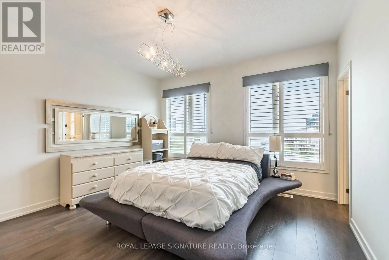 3121 MINTWOOD CIRCLE