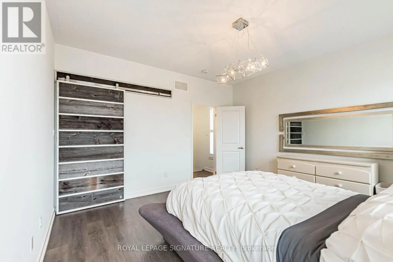 3121 MINTWOOD CIRCLE
