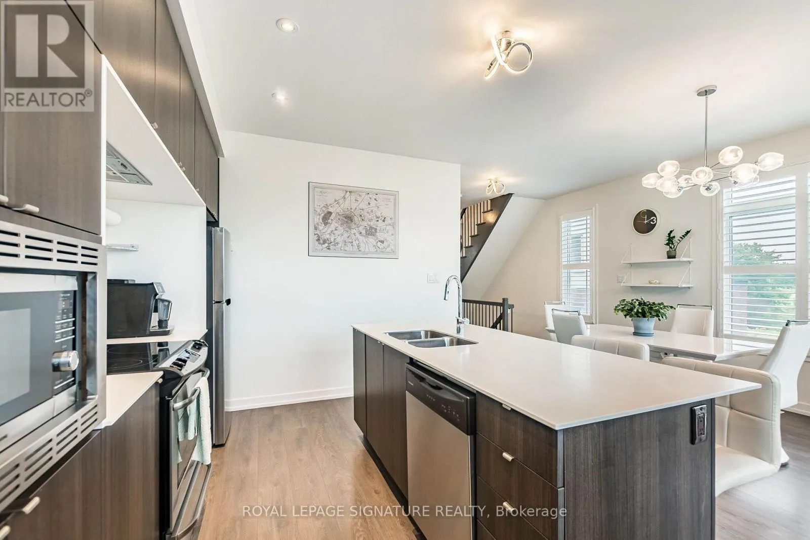 3121 MINTWOOD CIRCLE