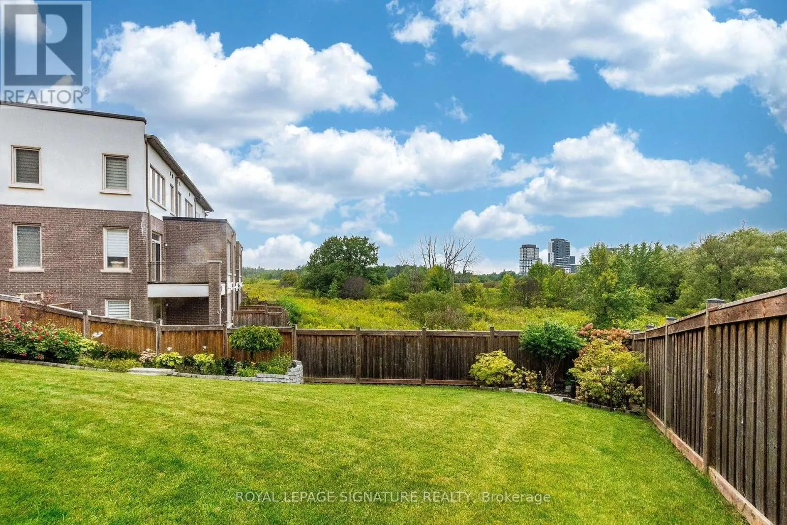 3121 MINTWOOD CIRCLE