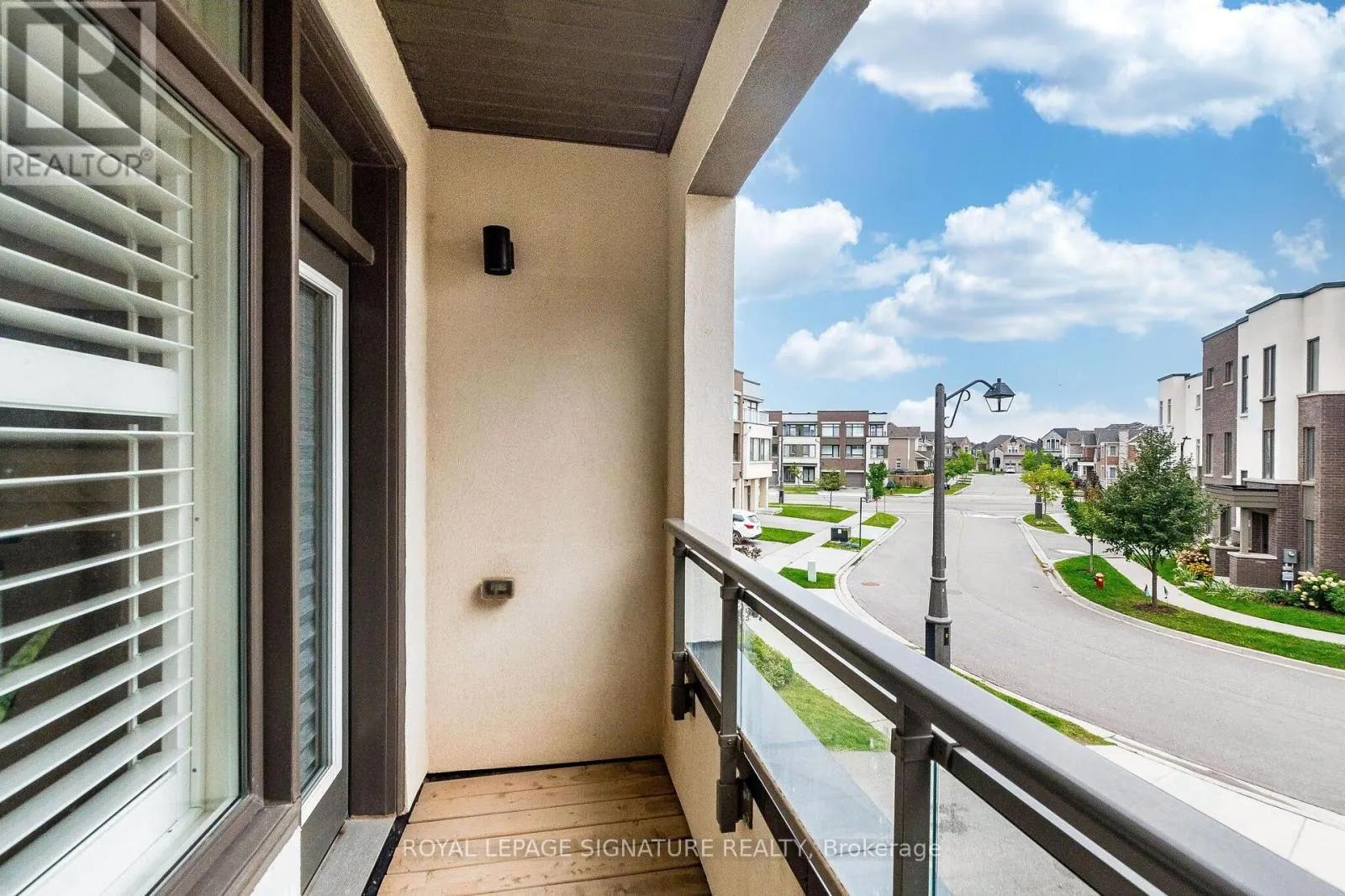 3121 MINTWOOD CIRCLE